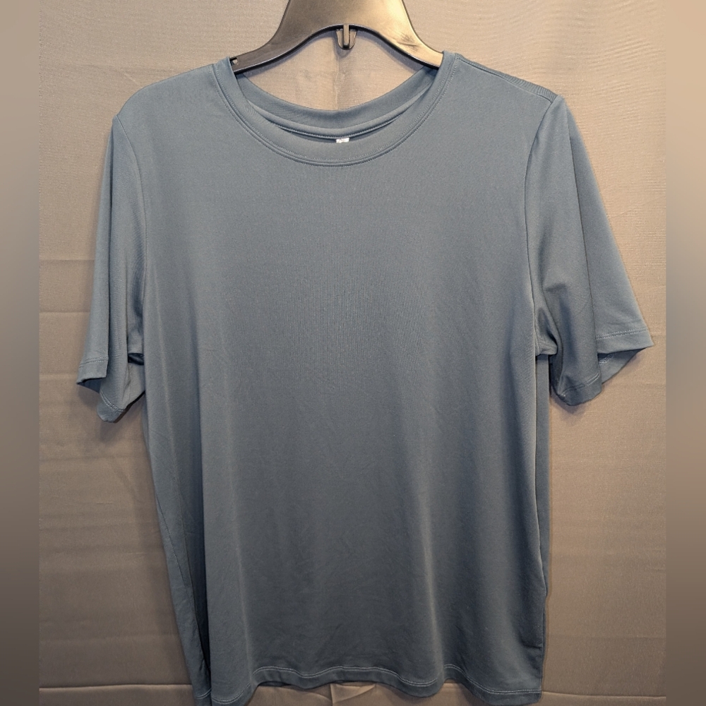 Fabletics Women's Short Sleeve Crew Tee in Dusty Blue